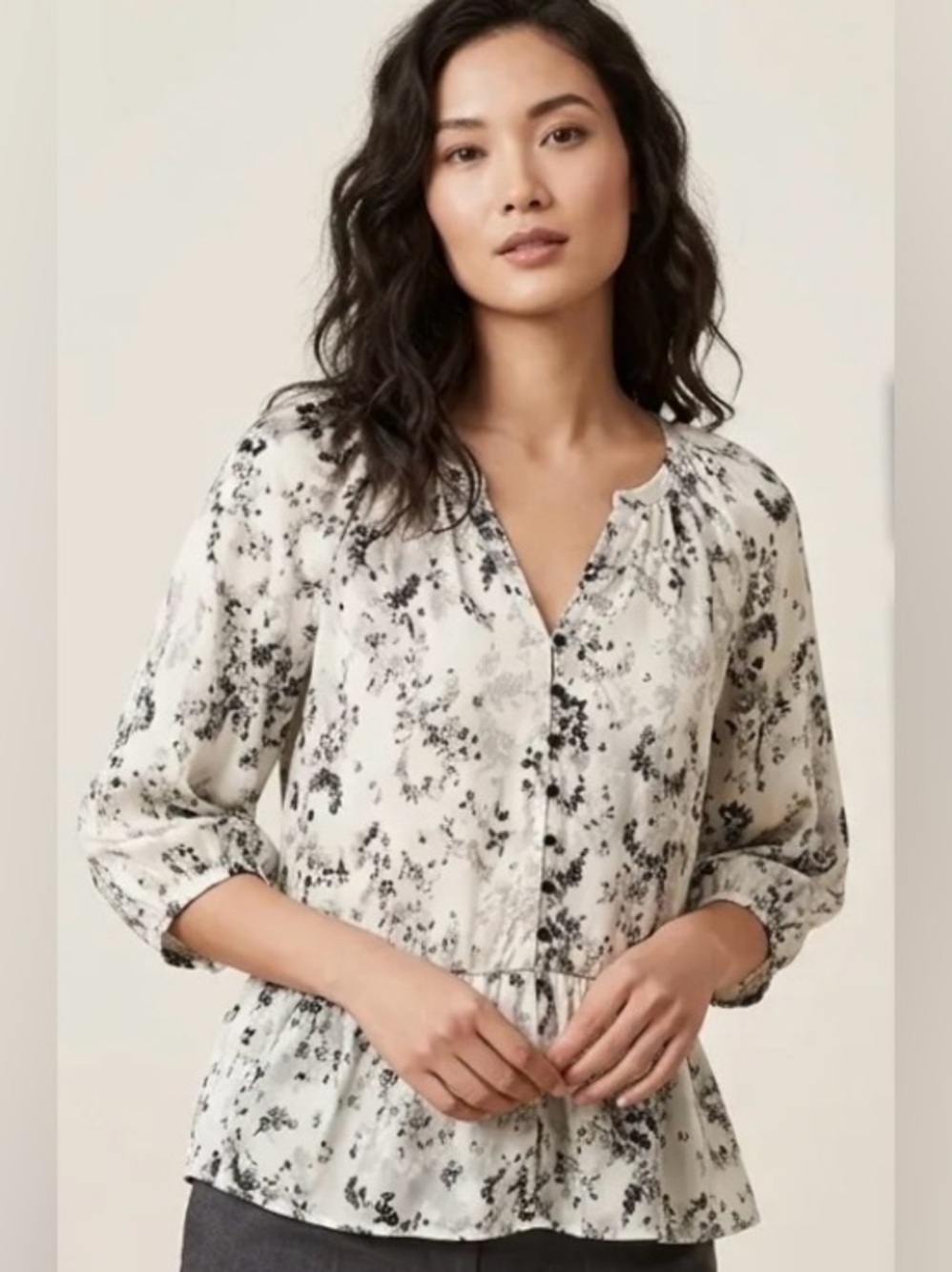 Banana Republic SILK Blouse Sz S Chic Coquette Versatile Feminine carrier Office